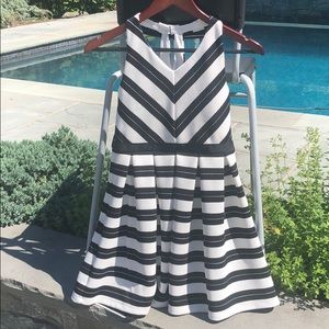 Girls Size 12 Dress Black & White🌺